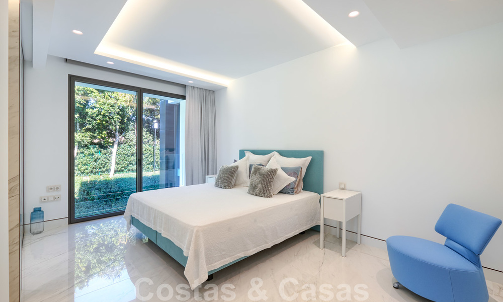 Reventa privada. Apartamento ultra lujoso y vanguardista frente a la playa en venta en un exclusivo complejo en la Nueva Milla de Oro, Estepona - Marbella 28688
