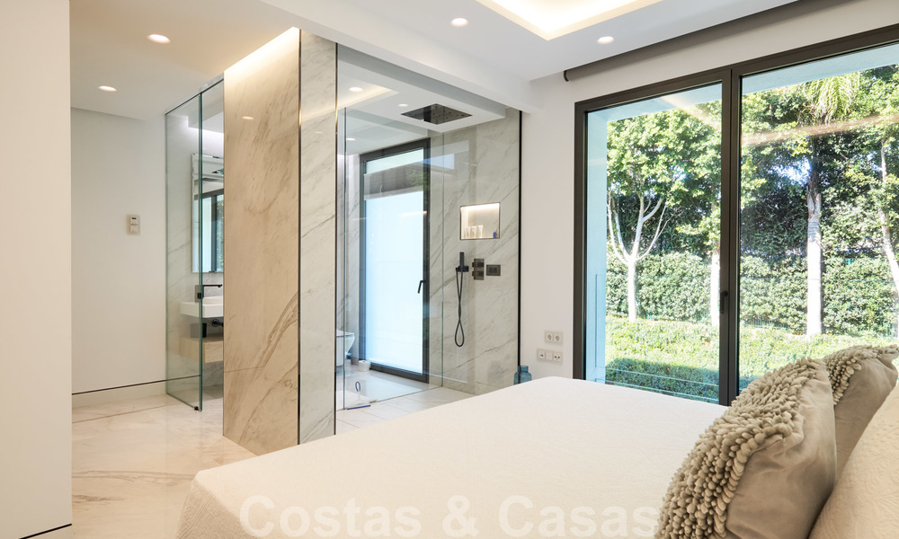 Reventa privada. Apartamento ultra lujoso y vanguardista frente a la playa en venta en un exclusivo complejo en la Nueva Milla de Oro, Estepona - Marbella 28689