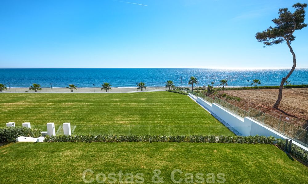 Reventa privada. Apartamento ultra lujoso y vanguardista frente a la playa en venta en un exclusivo complejo en la Nueva Milla de Oro, Estepona - Marbella 28699