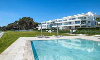 Reventa privada. Apartamento ultra lujoso y vanguardista frente a la playa en venta en un exclusivo complejo en la Nueva Milla de Oro, Estepona - Marbella 28700 
