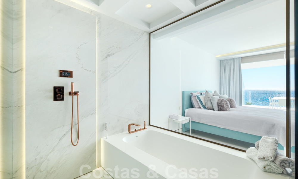 Reventa privada. Apartamento ultra lujoso y vanguardista frente a la playa en venta en un exclusivo complejo en la Nueva Milla de Oro, Estepona - Marbella 28707
