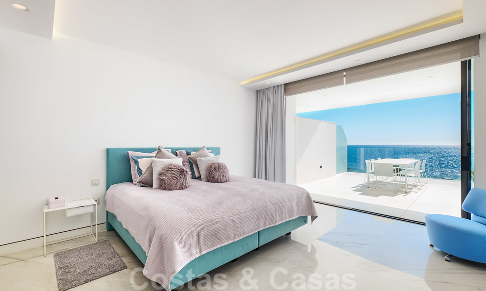 Reventa privada. Apartamento ultra lujoso y vanguardista frente a la playa en venta en un exclusivo complejo en la Nueva Milla de Oro, Estepona - Marbella 28708