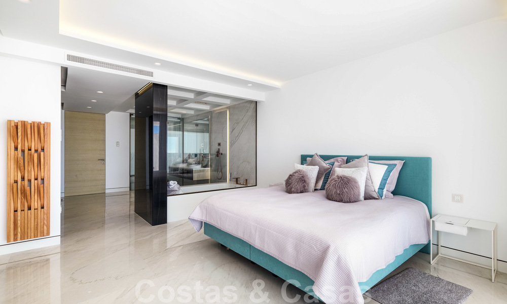 Reventa privada. Apartamento ultra lujoso y vanguardista frente a la playa en venta en un exclusivo complejo en la Nueva Milla de Oro, Estepona - Marbella 28709