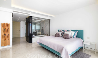 Reventa privada. Apartamento ultra lujoso y vanguardista frente a la playa en venta en un exclusivo complejo en la Nueva Milla de Oro, Estepona - Marbella 28709 