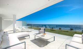 Reventa privada. Apartamento ultra lujoso y vanguardista frente a la playa en venta en un exclusivo complejo en la Nueva Milla de Oro, Estepona - Marbella 28711 