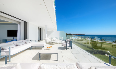 Reventa privada. Apartamento ultra lujoso y vanguardista frente a la playa en venta en un exclusivo complejo en la Nueva Milla de Oro, Estepona - Marbella 28712