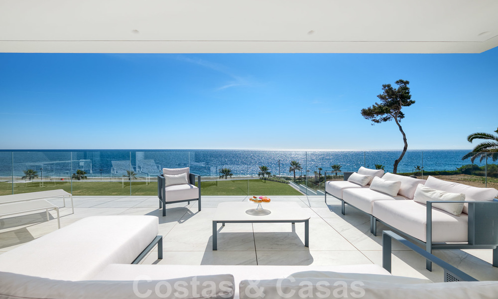 Reventa privada. Apartamento ultra lujoso y vanguardista frente a la playa en venta en un exclusivo complejo en la Nueva Milla de Oro, Estepona - Marbella 28713