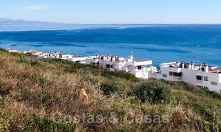 Se vende una elegante villa de diseño contemporáneo con vistas panorámicas al mar, cerca de Estepona 28924 