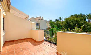 Apartamentos y casas adosadas en venta a poca distancia de servicios y del Puerto Banús en Nueva Andalucía, Marbella. 29288 