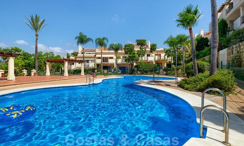 Apartamentos y casas adosadas en venta a poca distancia de servicios y del Puerto Banús en Nueva Andalucía, Marbella. 29301