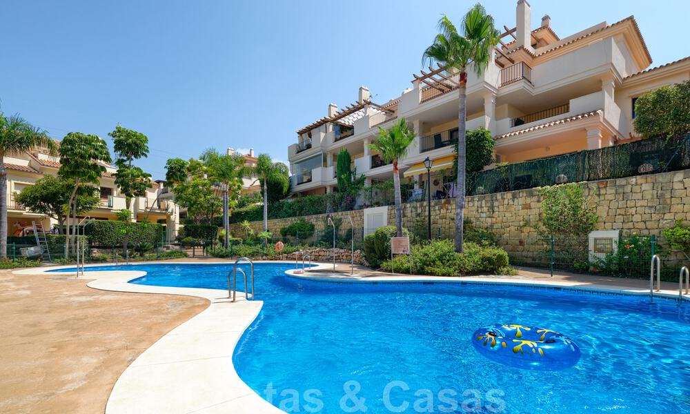 Apartamentos y casas adosadas en venta a poca distancia de servicios y del Puerto Banús en Nueva Andalucía, Marbella. 29302