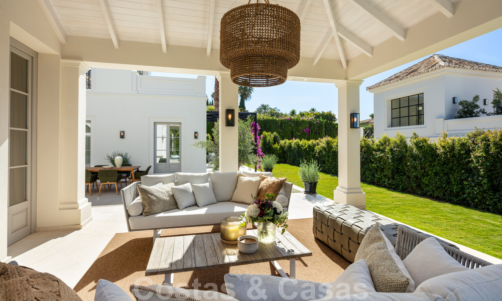2 nuevas y elegantes villas de lujo en venta, de estilo clásico y provenzal, sobre la Milla de Oro en Marbella 30460
