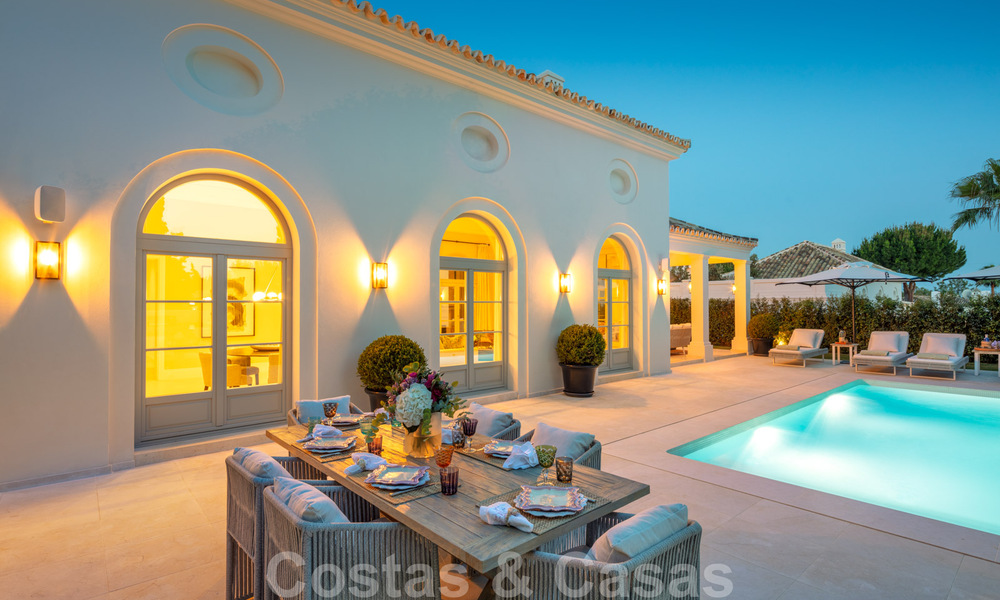 2 nuevas y elegantes villas de lujo en venta, de estilo clásico y provenzal, sobre la Milla de Oro en Marbella 30489