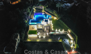 Moderna villa lista para mudarse en venta a poca distancia de los servicios y Puerto Banús en Nueva Andalucía, Marbella 30682 
