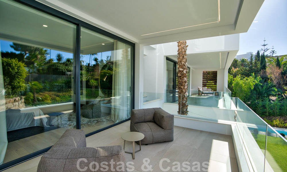 Moderna villa lista para mudarse en venta a poca distancia de los servicios y Puerto Banús en Nueva Andalucía, Marbella 30698