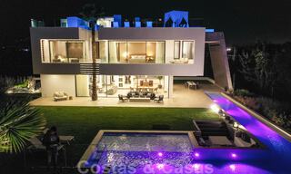 Moderna villa lista para mudarse en venta a poca distancia de los servicios y Puerto Banús en Nueva Andalucía, Marbella 30713 