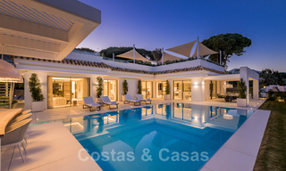 Villa de lujo reformada de estilo contemporáneo en venta, cerca de los servicios en el valle del golf de Nueva Andalucía, Marbella 31777 