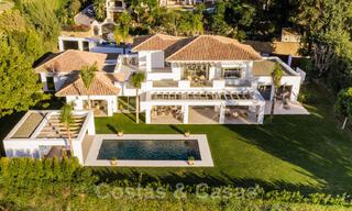 Lujosa villa en venta en un estilo atemporal, cerca de todos los servicios y el golf en la Nueva Milla de Oro entre Marbella y Estepona 31826 