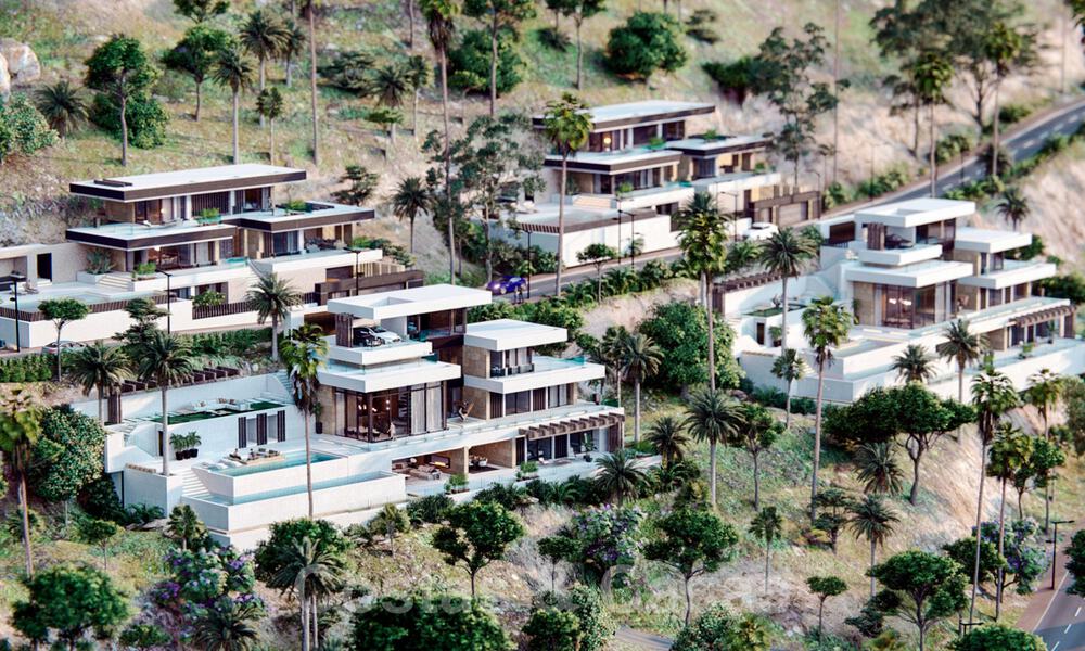 Parcelas urbanizables con proyectos de villas modernas llave en mano en venta, con espectaculares vistas al golf, al lago, a las montañas y el mar, en un complejo cerrado rodeado de naturaleza y golf en Benahavis 32435
