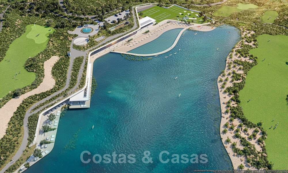 Parcelas urbanizables con proyectos de villas modernas llave en mano en venta, con espectaculares vistas al golf, al lago, a las montañas y el mar, en un complejo cerrado rodeado de naturaleza y golf en Benahavis 61305