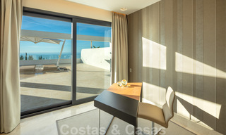 Amplio ático de diseño moderno con impresionantes vistas al mar en venta en Sierra Blanca en la Milla de Oro, Marbella 32668 