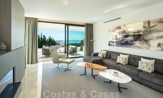 Amplio ático de diseño moderno con impresionantes vistas al mar en venta en Sierra Blanca en la Milla de Oro, Marbella 32681 