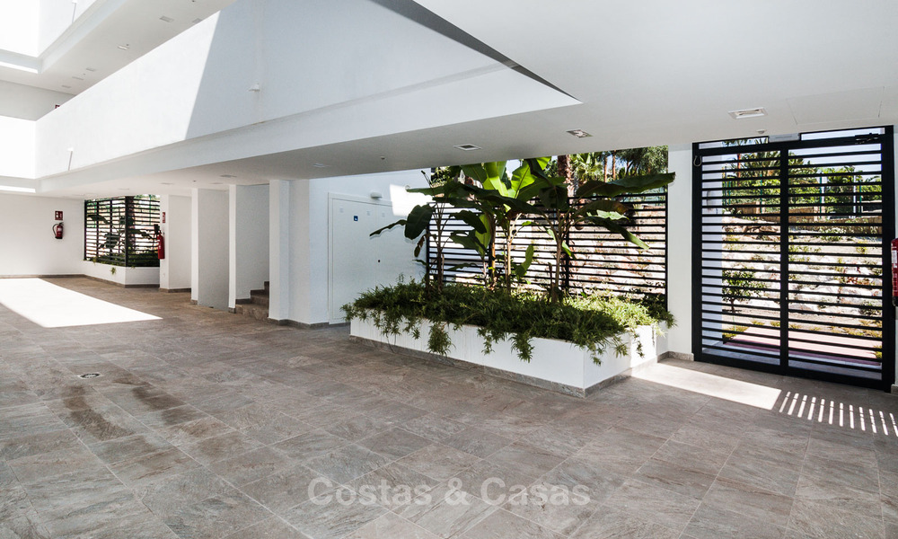 Apartamento moderno de 3 dormitorios en venta con vistas al mar en un complejo en primera línea de golf en Benahavis - Marbella 32531