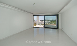 Apartamento moderno de 3 dormitorios en venta con vistas al mar en un complejo en primera línea de golf en Benahavis - Marbella 32536 