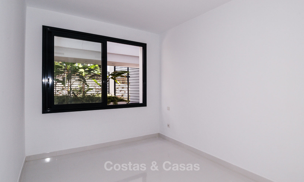 Apartamento moderno de 3 dormitorios en venta con vistas al mar en un complejo en primera línea de golf en Benahavis - Marbella 32541