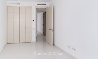 Apartamento moderno de 3 dormitorios en venta con vistas al mar en un complejo en primera línea de golf en Benahavis - Marbella 32544 