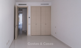 Apartamento moderno de 3 dormitorios en venta con vistas al mar en un complejo en primera línea de golf en Benahavis - Marbella 32545 