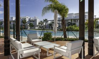 Apartamento moderno de 3 dormitorios en venta con vistas al mar en un complejo en primera línea de golf en Benahavis - Marbella 32559 