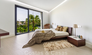 Lista para mudarse exclusiva villa de lujo moderna en venta en Benahavis - Marbella con impresionantes vistas abiertas sobre el golf y el mar 33510 