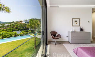 Lista para mudarse exclusiva villa de lujo moderna en venta en Benahavis - Marbella con impresionantes vistas abiertas sobre el golf y el mar 33514 