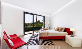 Lista para mudarse exclusiva villa de lujo moderna en venta en Benahavis - Marbella con impresionantes vistas abiertas sobre el golf y el mar 33525 