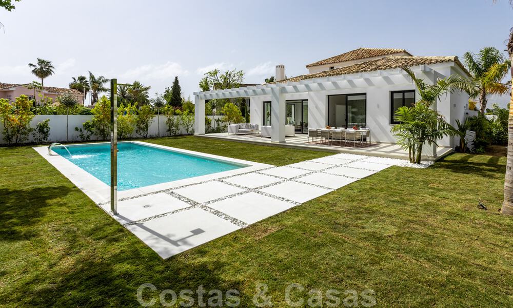 Villa contemporánea con estilo mediterráneo en venta, Marbella - Estepona Este 33674