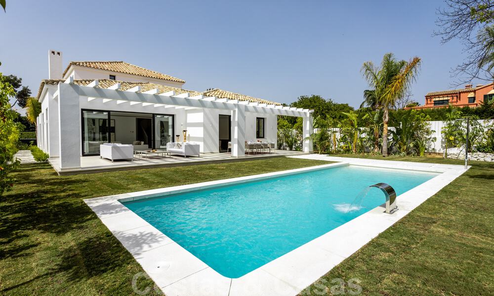 Villa contemporánea con estilo mediterráneo en venta, Marbella - Estepona Este 33676