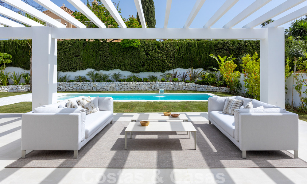 Villa contemporánea con estilo mediterráneo en venta, Marbella - Estepona Este 33679