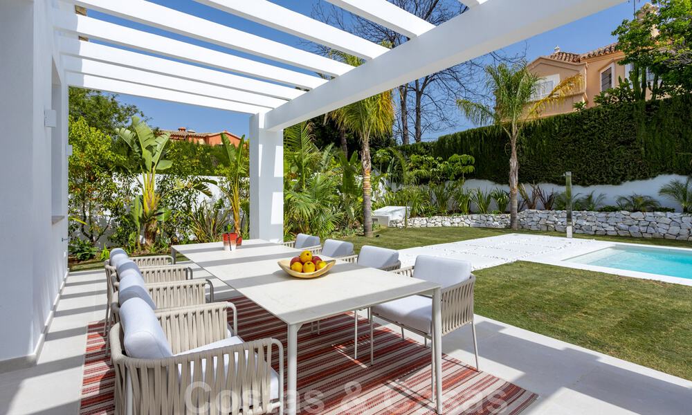 Villa contemporánea con estilo mediterráneo en venta, Marbella - Estepona Este 33682