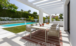 Villa contemporánea con estilo mediterráneo en venta, Marbella - Estepona Este 33683 