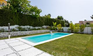 Villa contemporánea con estilo mediterráneo en venta, Marbella - Estepona Este 33684 