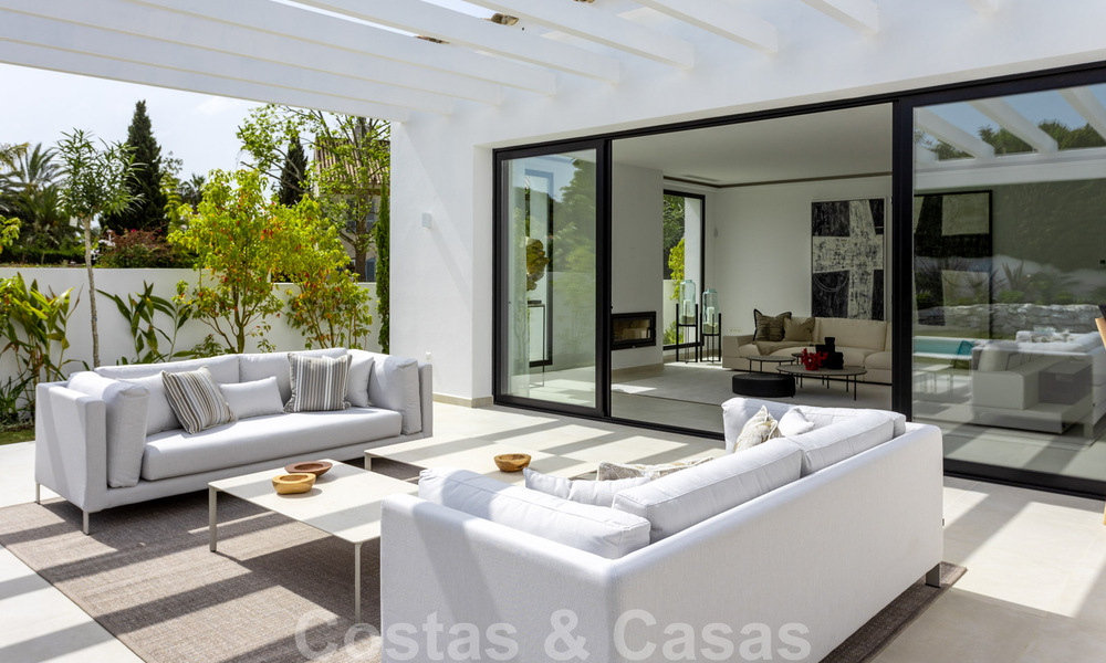 Villa contemporánea con estilo mediterráneo en venta, Marbella - Estepona Este 33685