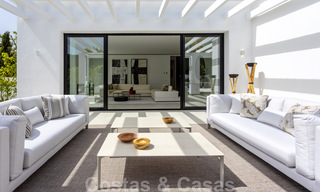 Villa contemporánea con estilo mediterráneo en venta, Marbella - Estepona Este 33686 