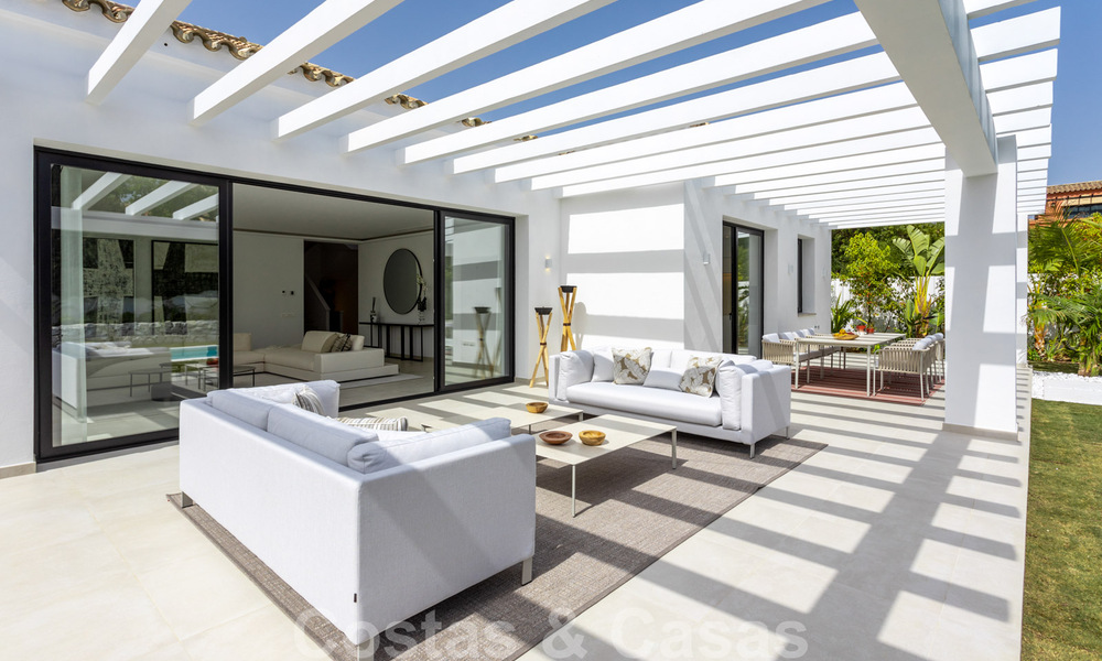 Villa contemporánea con estilo mediterráneo en venta, Marbella - Estepona Este 33687