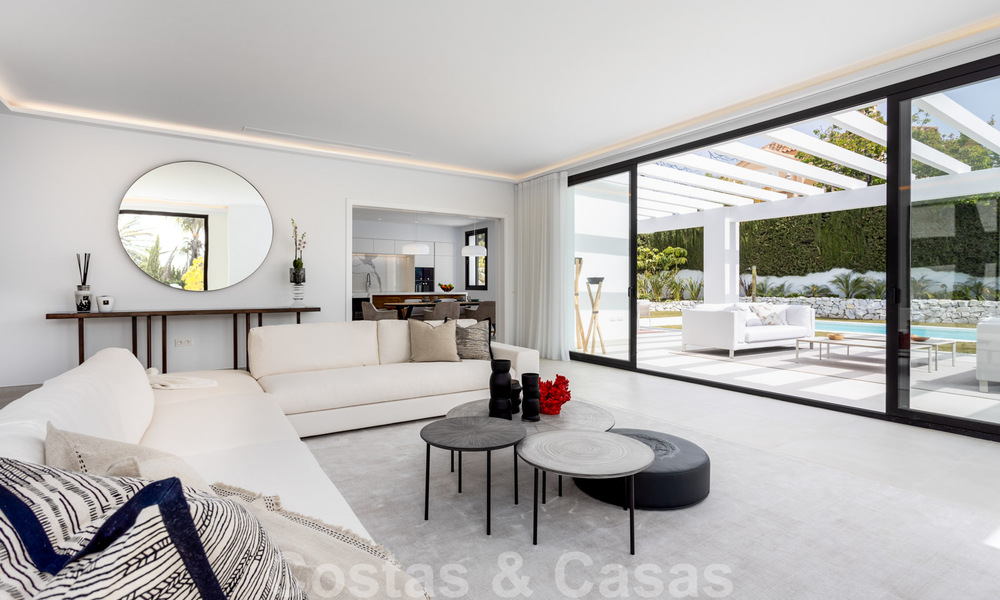 Villa contemporánea con estilo mediterráneo en venta, Marbella - Estepona Este 33690