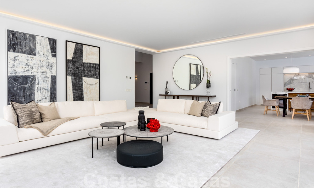 Villa contemporánea con estilo mediterráneo en venta, Marbella - Estepona Este 33691