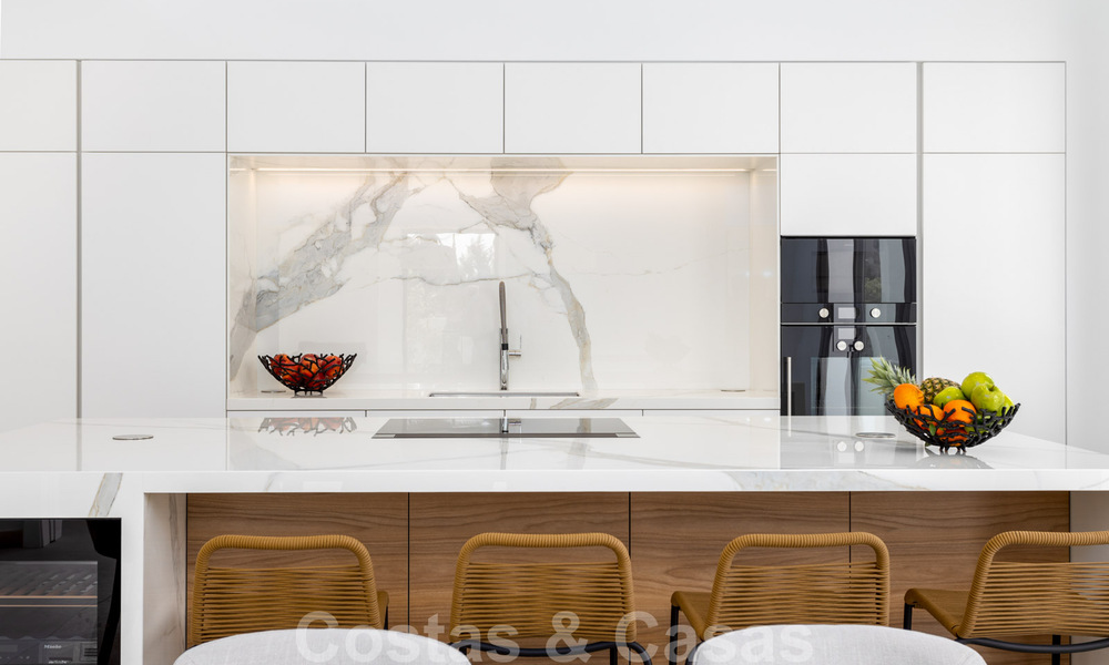 Villa contemporánea con estilo mediterráneo en venta, Marbella - Estepona Este 33697