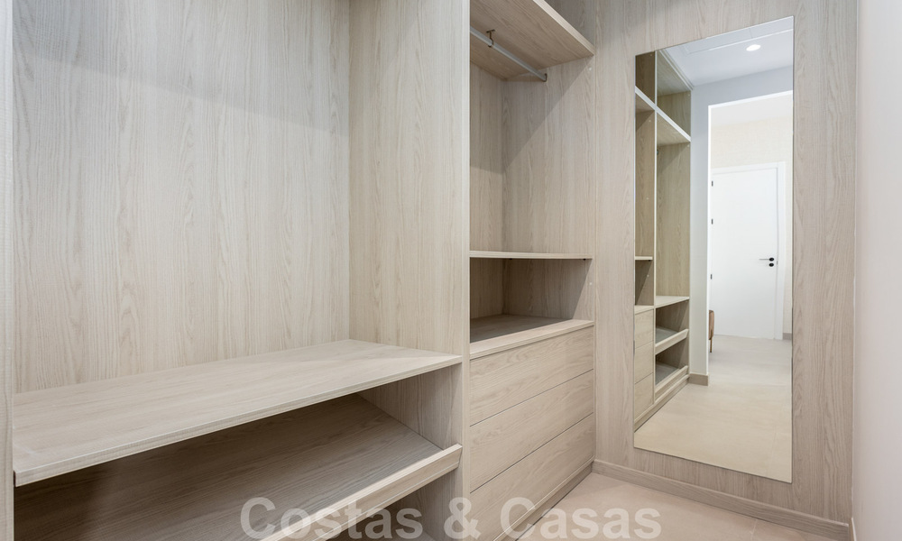 Villa contemporánea con estilo mediterráneo en venta, Marbella - Estepona Este 33701