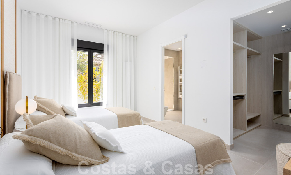 Villa contemporánea con estilo mediterráneo en venta, Marbella - Estepona Este 33703