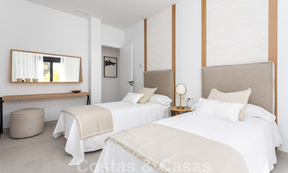Villa contemporánea con estilo mediterráneo en venta, Marbella - Estepona Este 33706